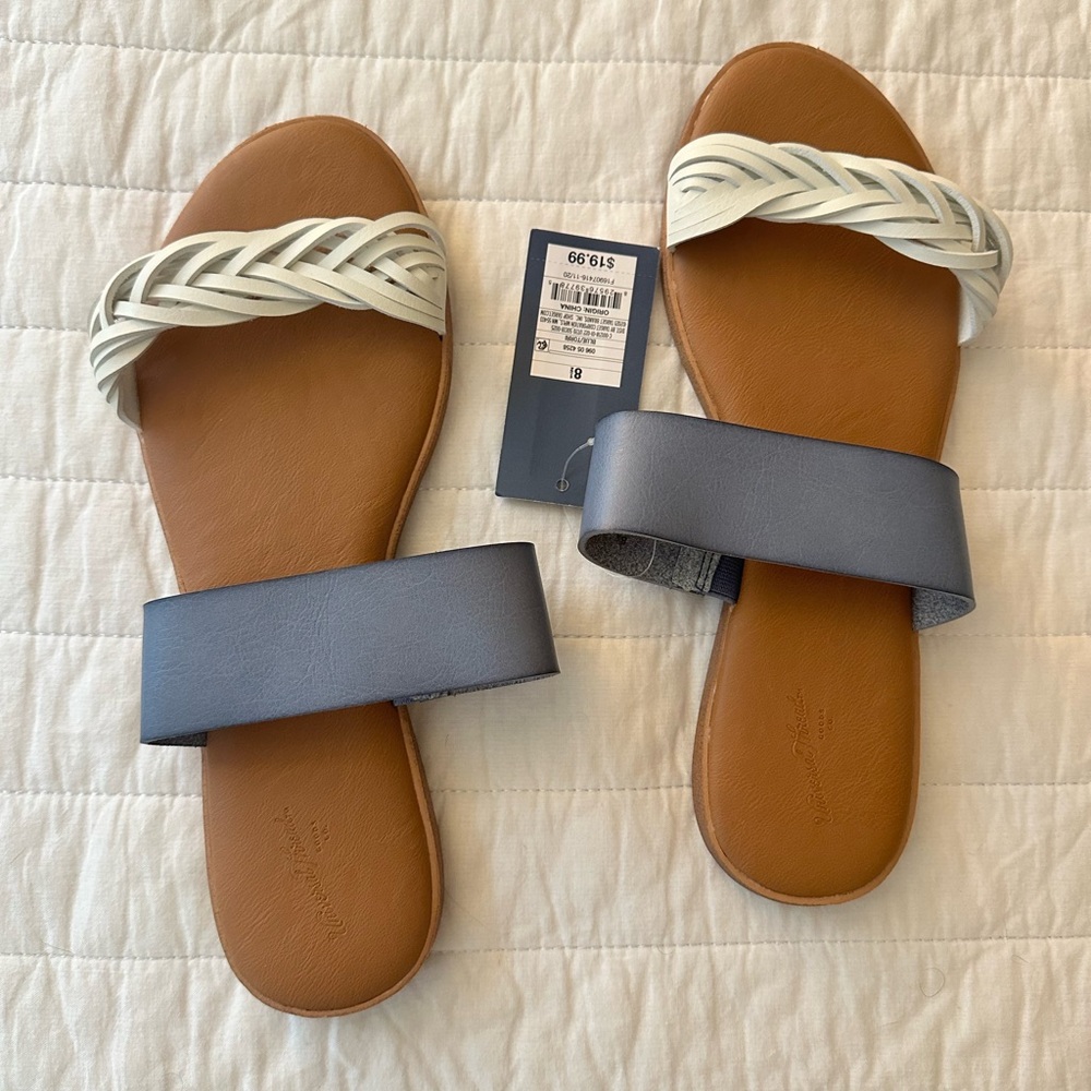 Universal Thread Sandals Blue/White Size 8.5 NWT